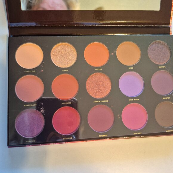 New Hipdot Zion Eyeshadow Palette and Acqua Di Parma Make Up Bag - Picture 5 of 8